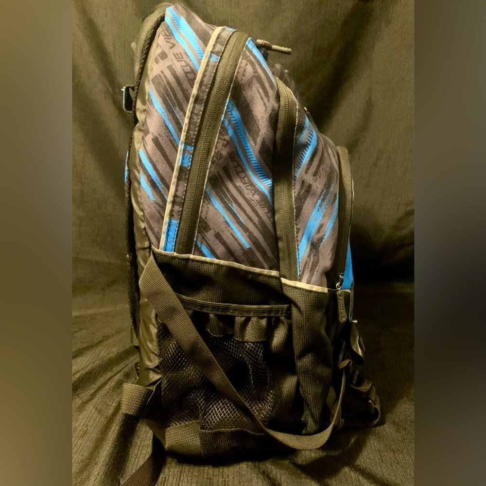 30 Liter Backpack - Picture 3 of 7